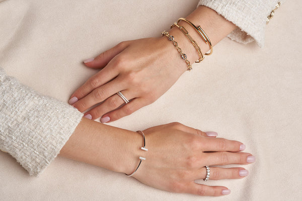 Can you mix yellow and white gold jewelry?